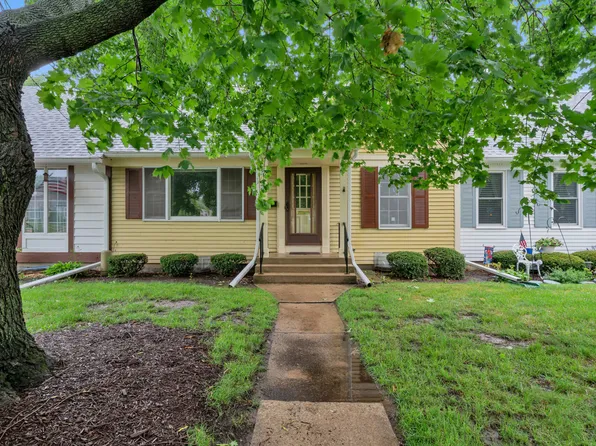 73 Garden Dr, Montgomery, IL 60538