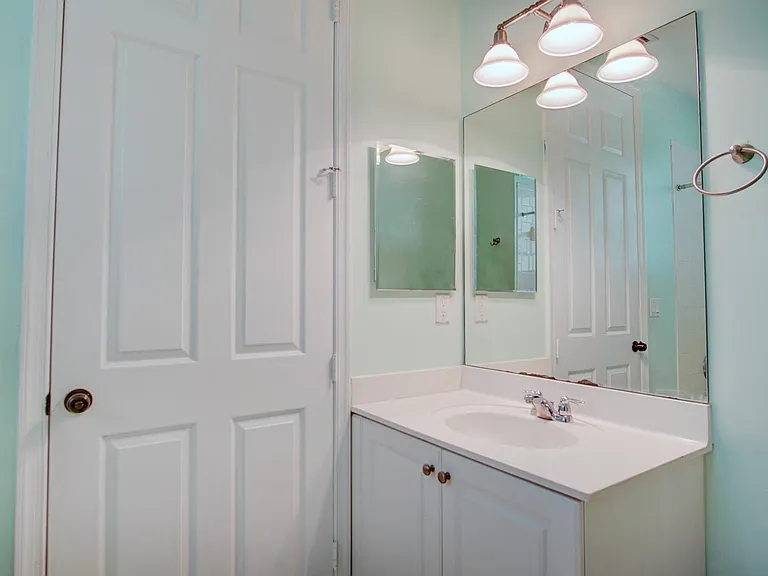 1020 E Longport Cir #F2 — Photo 14