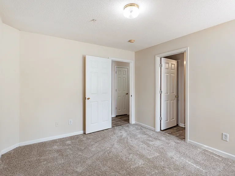 The Retreat at Grande Lake Apartments — Photo 38
