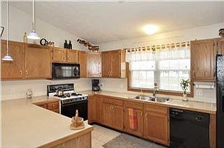 4th image of 1467 Spencer Ave