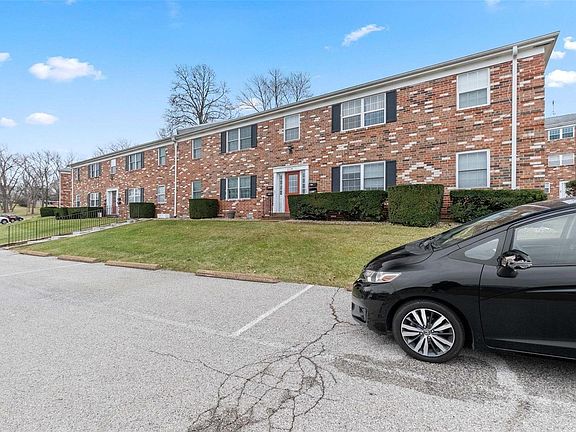 4th image of 3114 Carnaby Ln APT C