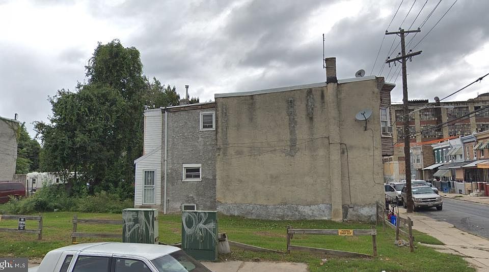 2nd image of 3000 N 21st St