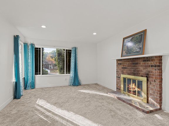 3rd image of 6527 Steffano Court