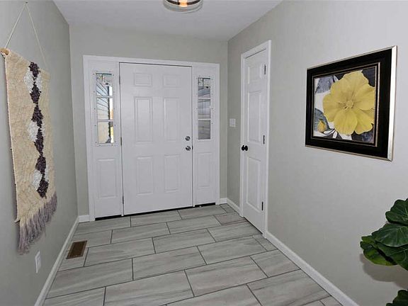 3rd image of 728 Woodview Meadows Dr