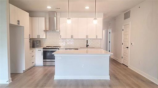 1st image of 3101 Govalle Ave #116