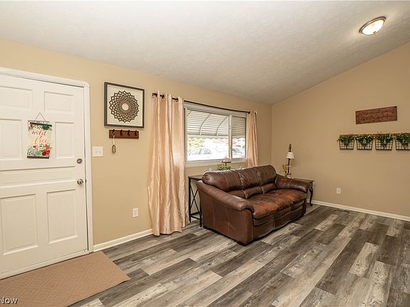 4th image of 5619 Meadow Ln