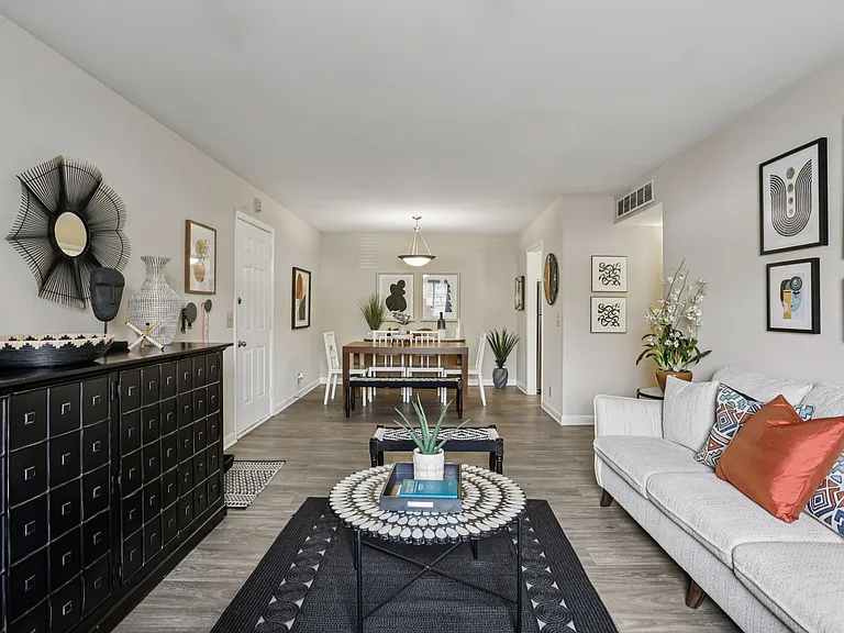 The Brentwood — Photo 2