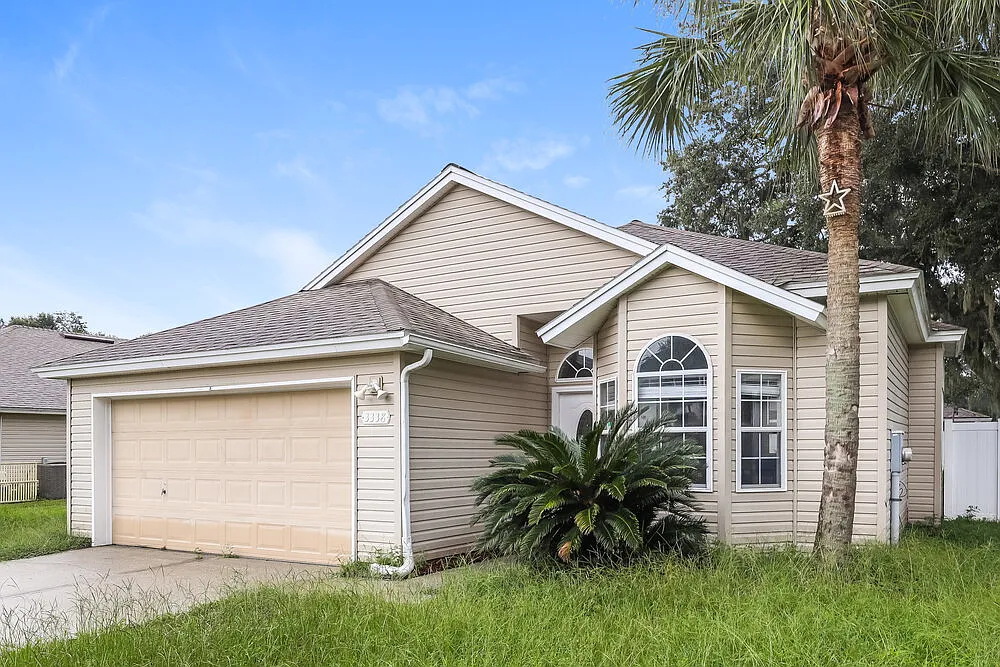 3 bed, 2.0 bath, 1394 sqft, $1,975 — Photo 3