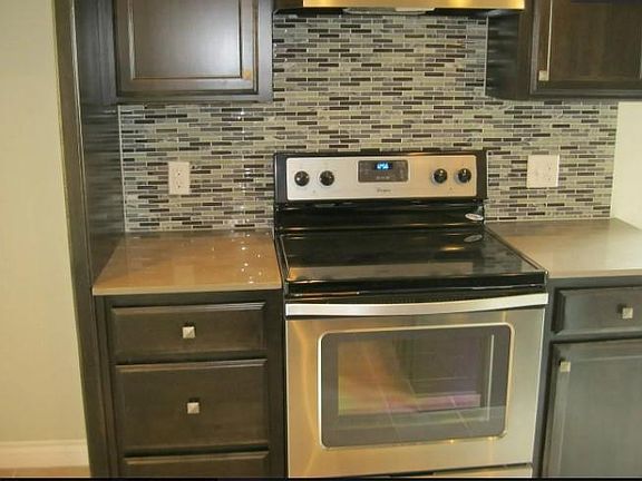 2nd image of 912 Ringwood St