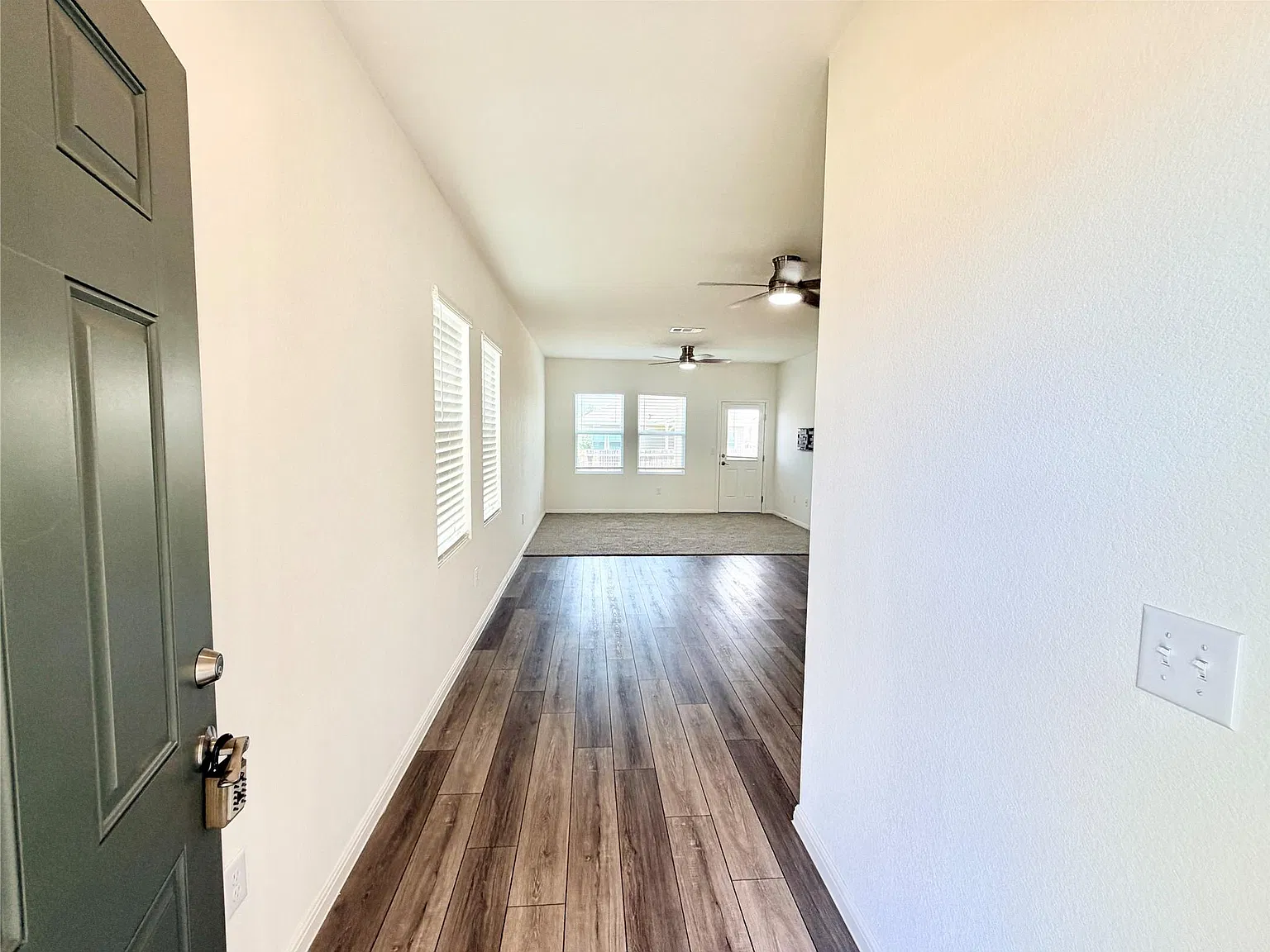 3 bed, 2.0 bath, 1438 sqft, $2,000 — Photo 4