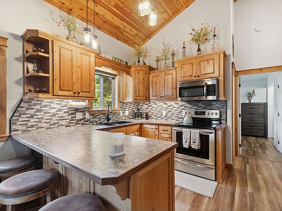 3rd image of 872 Island Lake Dr