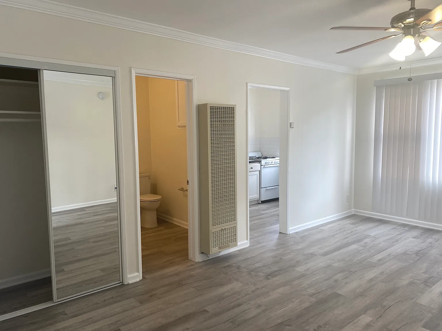 2890 Leeward Ave — Photo 4