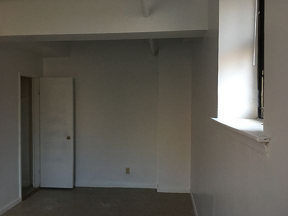 3rd image of 4140 Parsons Blvd APT 1R