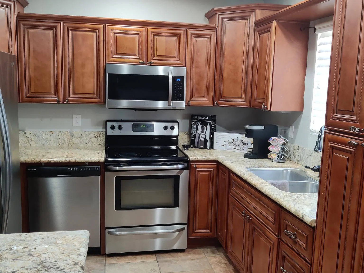 611 S Roselawn Ave — Photo 4