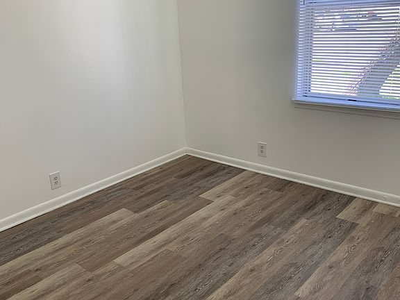 3rd image of 2828 Vista Ln
