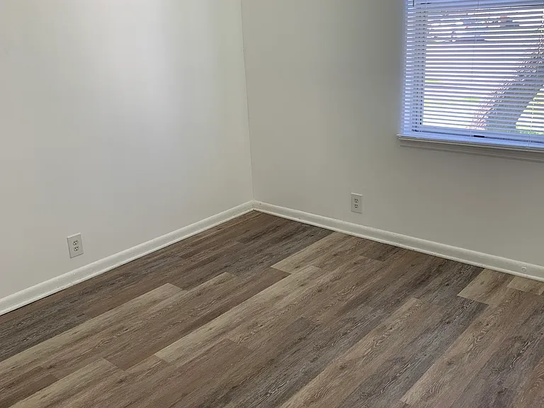 2828 Vista Ln — Photo 3