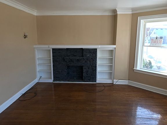 3rd image of 6201 S California Ave #1