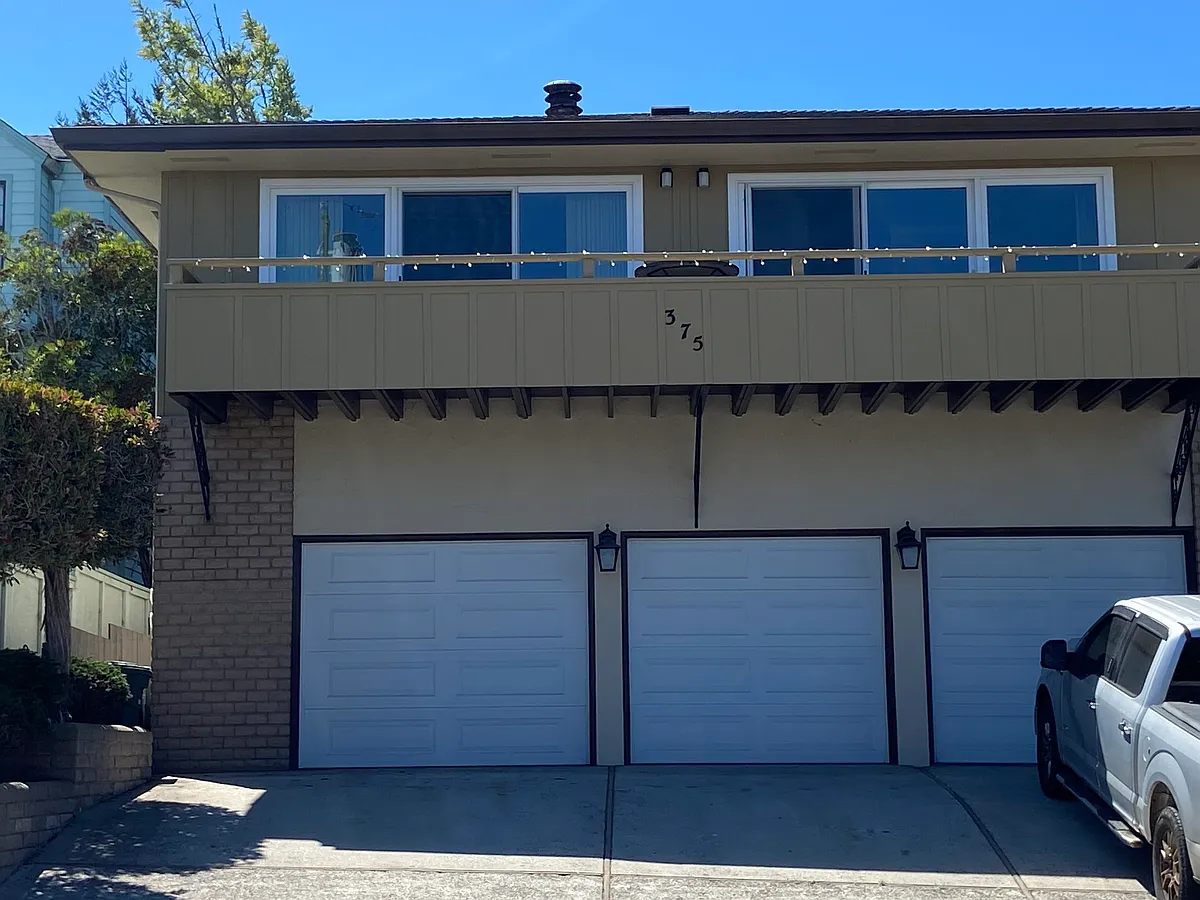 Building Photo - 375 Spencer St #2