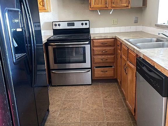 4th image of 921 Bruce Way