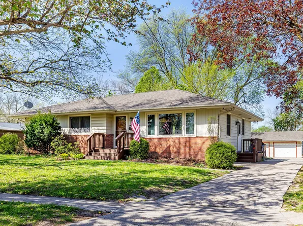 4114 Lower Beaver Rd, Des Moines, IA 50310