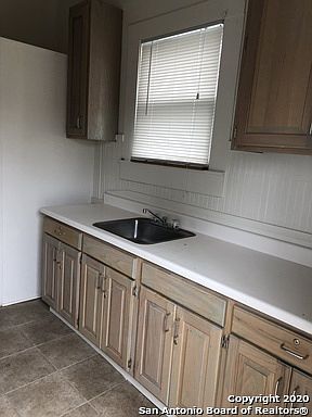 4th image of 215 Mason St