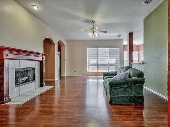 5th image of 202 Fort Edward Dr