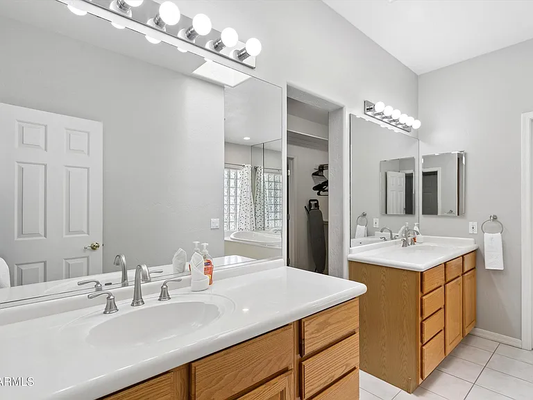 8611 W Foothill Dr — Photo 33