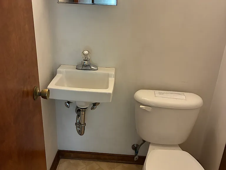 hall 1/2 bath