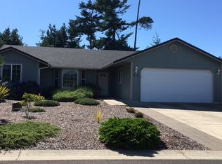 73 Park Village Dr, Florence, OR 97439