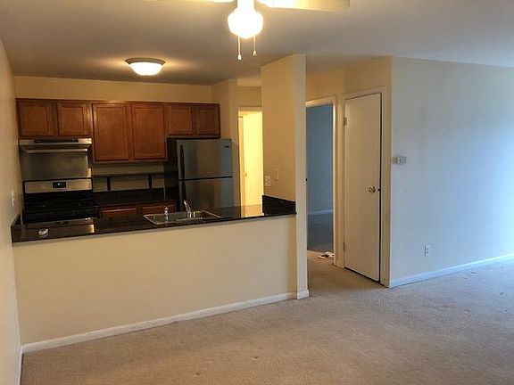 2nd image of 1721 Parklake Dr