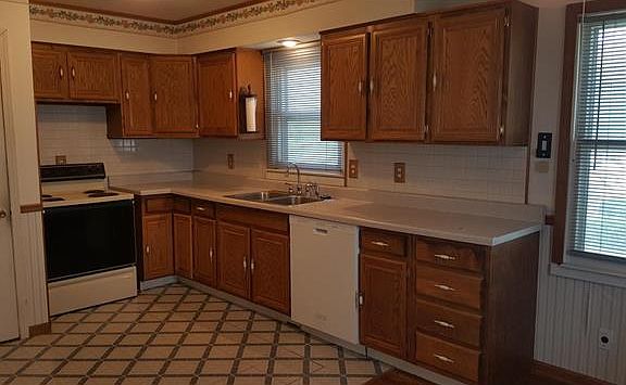 5th image of 3306 N Delaware Ave