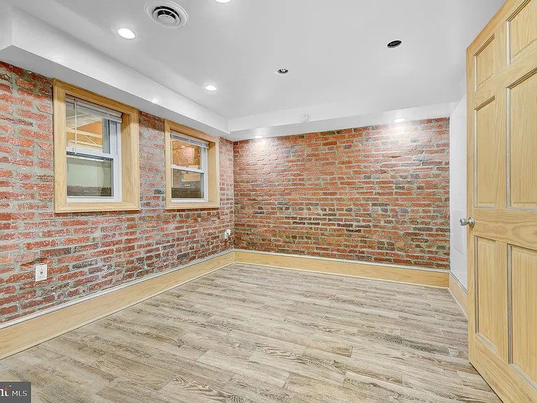 1118 Girard St NW #B — Photo 18