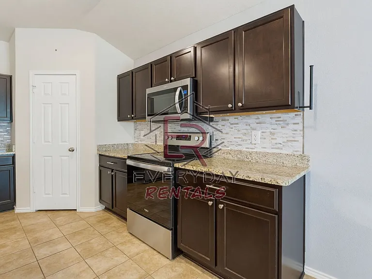 9506 Malkier Dr — Photo 4