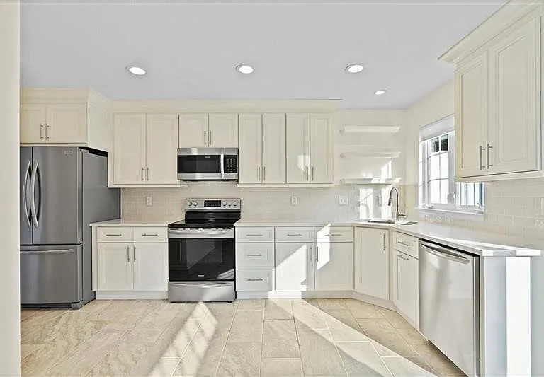 510 Village Green Blvd W — Photo 7
