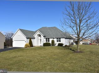 781 Mahantango Dr, Chambersburg, PA 17202