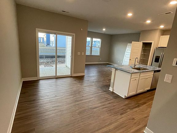 5th image of 1256 Newton St