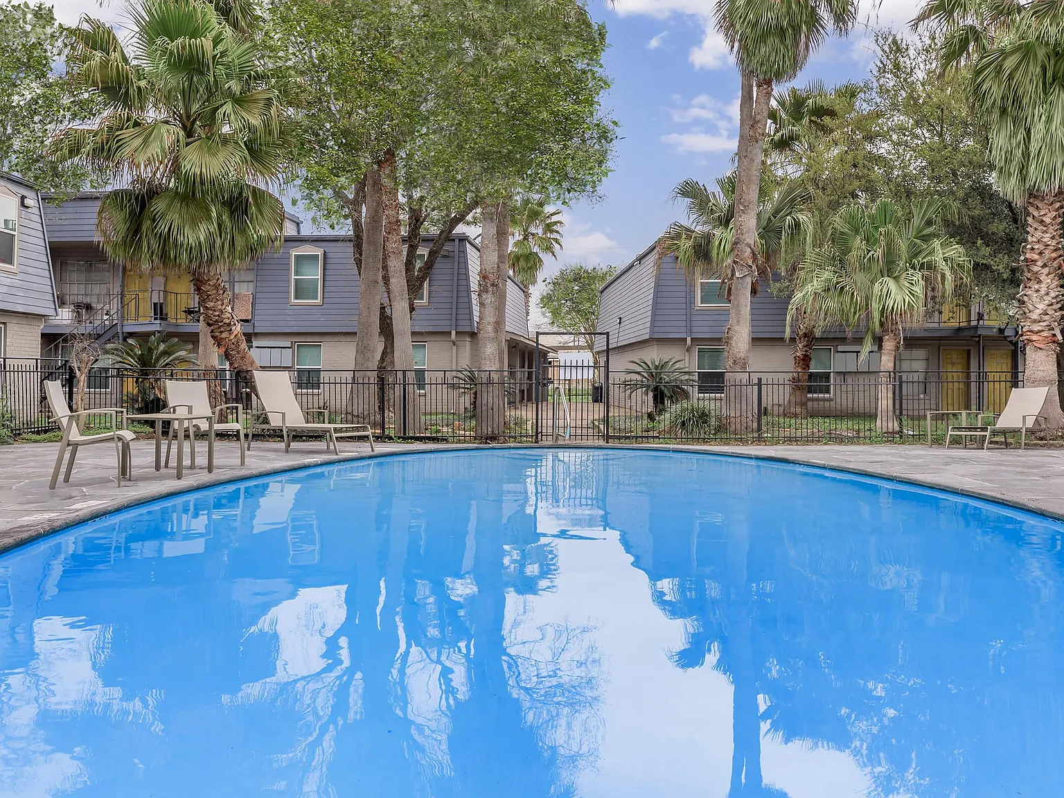 Valencia Grove Apartments — Photo 1