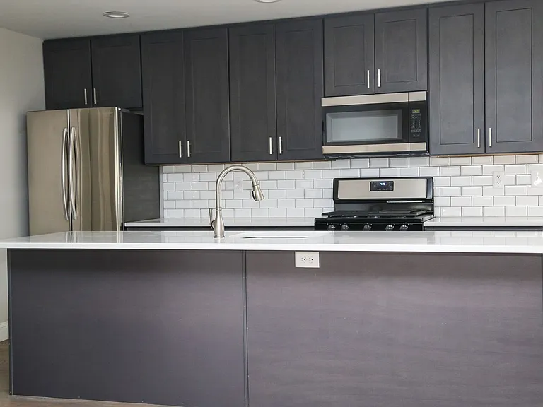 517 Admiral St — Photo 7
