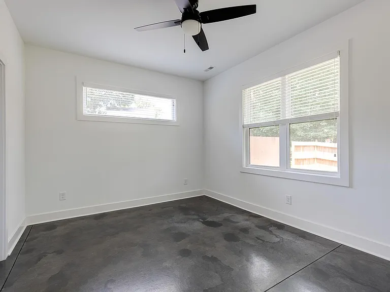1120 Gurley St #B — Photo 8