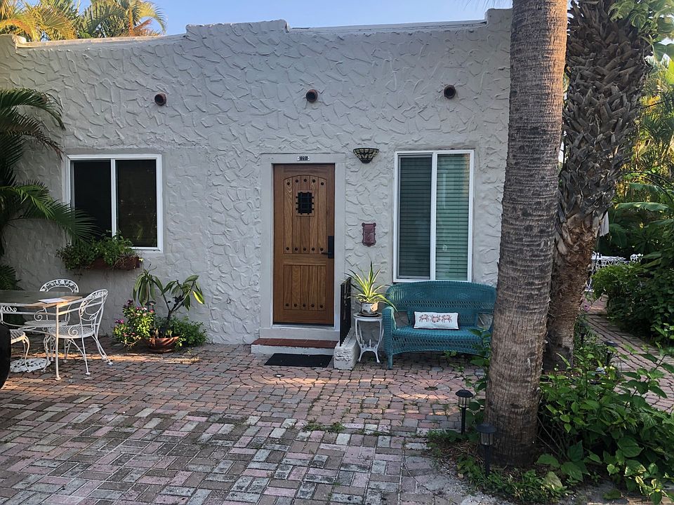 1st image of 229 Harbor Dr S