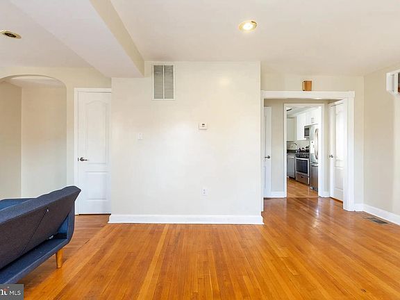4th image of 59 Farragut Pl NW