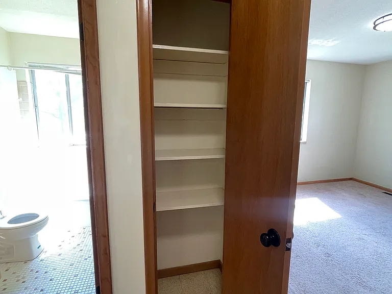 708 E Walnut St #203 — Photo 13