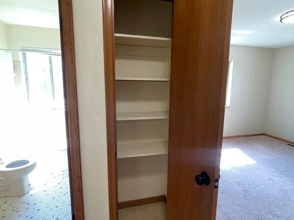 708 E Walnut St APT 203, Belton, MO 64012