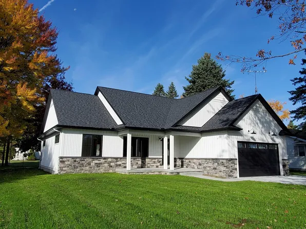 6274 Lakeshore Rd, Lexington, MI 48450