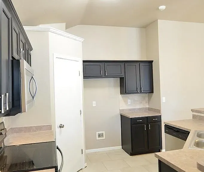 2717 Greenbriar Ct — Photo 6