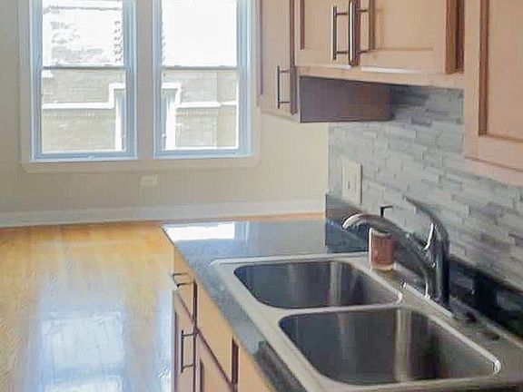 3rd image of 628-30 W Roscoe St #628-3N