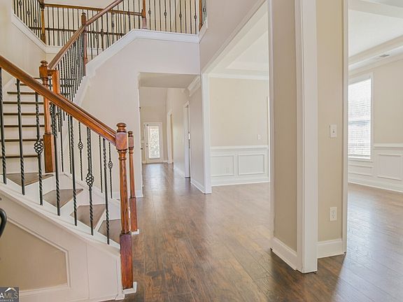 3rd image of 407 Arbor Ln