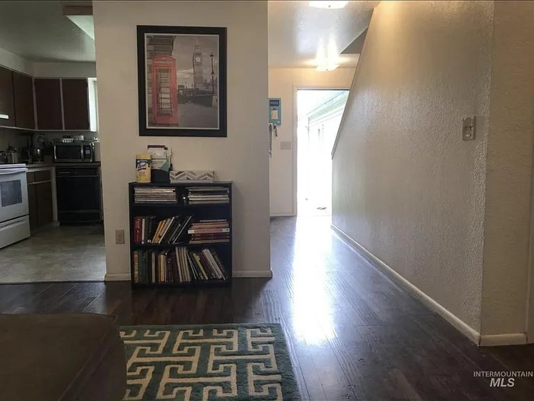 2233 S Euclid Ave — Photo 14
