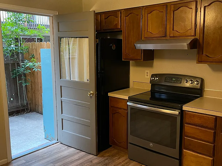 1705 Erin Ct #C — Photo 2