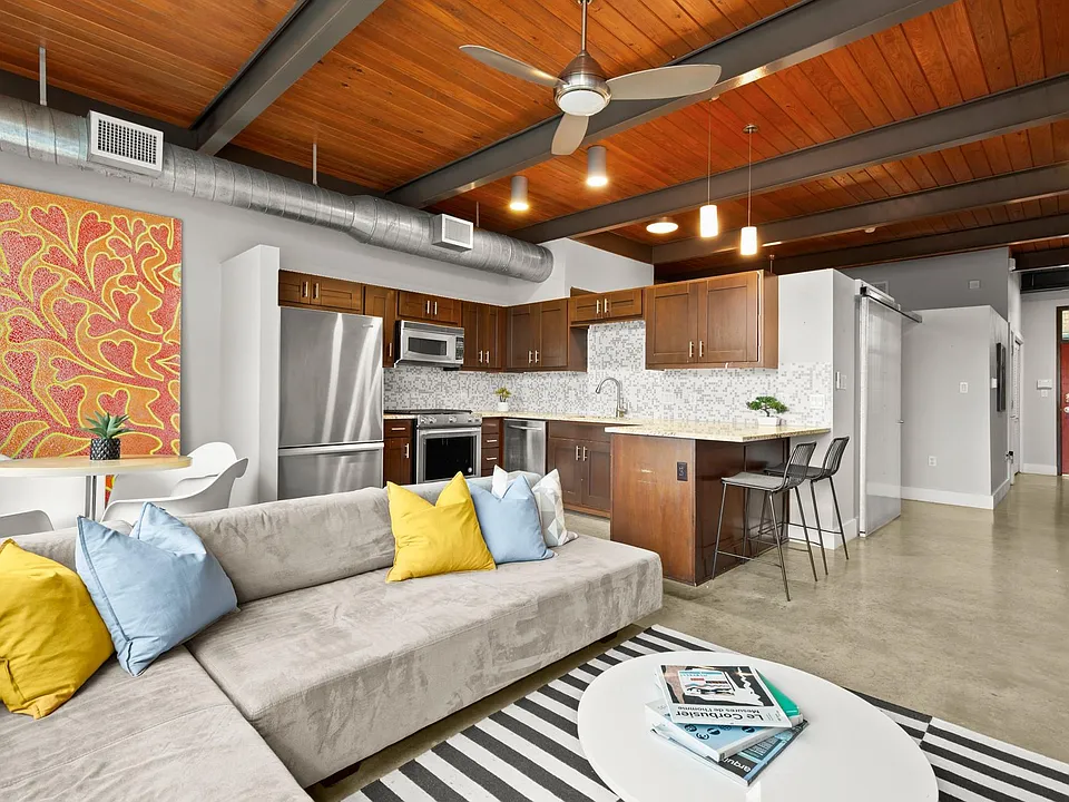 2205 N Lamar Blvd #114